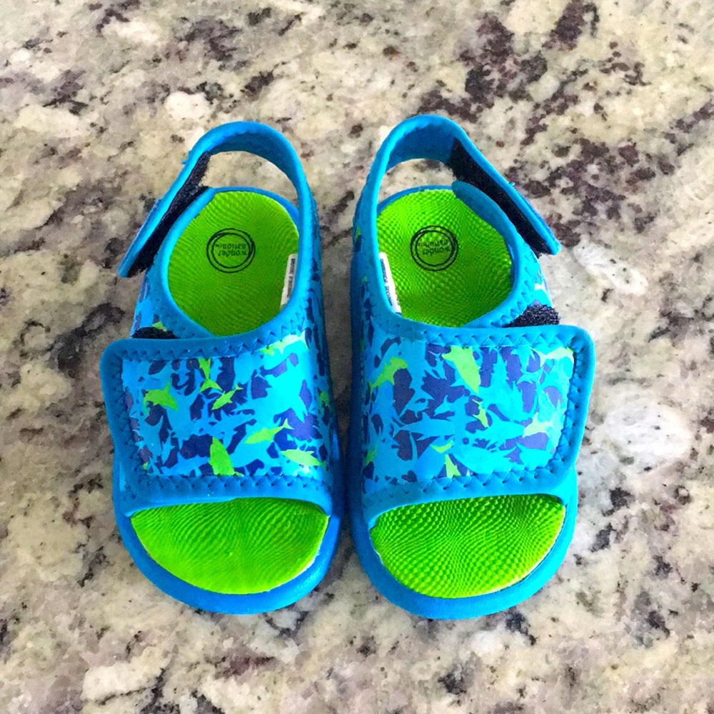 WONDER NATION Blue & Green Camo Sandals 5